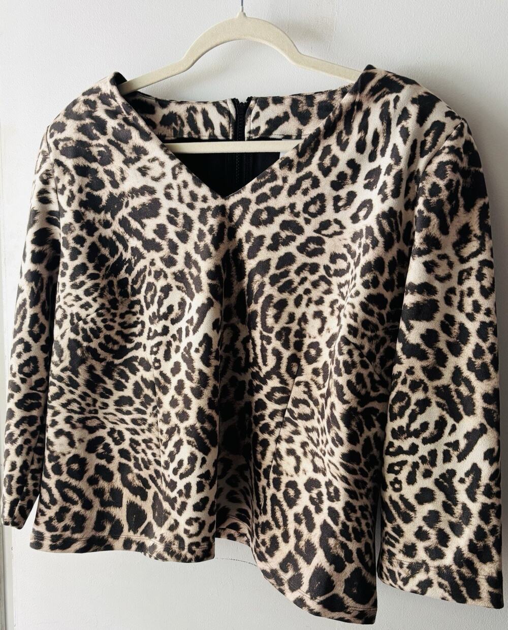 Cabi XL Leopard Cheetah Animal Print V-Neck Long Sleeve Top Bold Mob Wife Y2K
